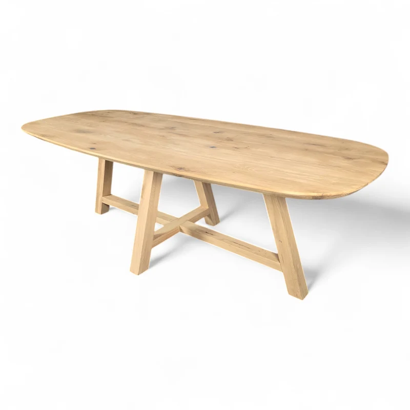 Esstisch Hofox – Danish Oval aus massiver Wildeiche mit Holzgestell