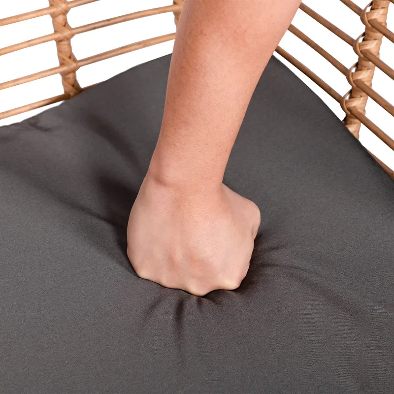 4-teiliges Gartenmöbelset aus geflochtenem Kunststoff – Graue Kissen – 1 Sofa, 2 Sessel, 1 Couchtisch