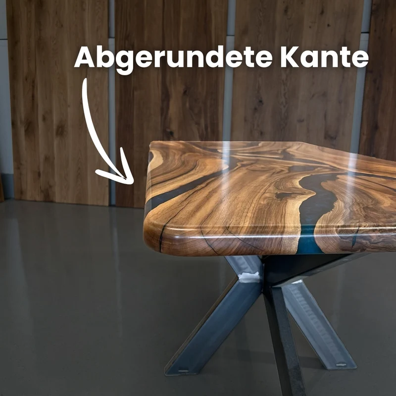 Epoxidharz Tisch aus Nussbaum blau pigmentiert | Modell Wildsee