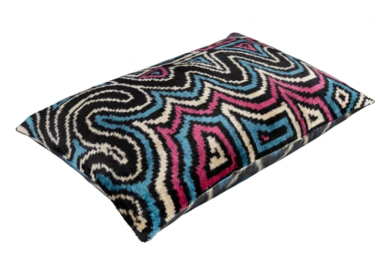 VELVET PATTERN CUSHION