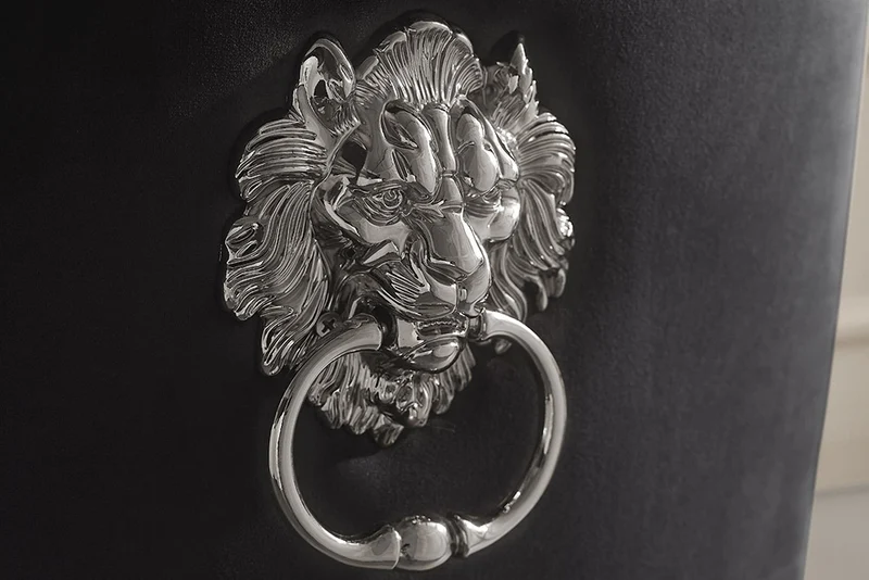 Edler Stuhl LION Samt schwarz Löwenkopf silber Edelstahl