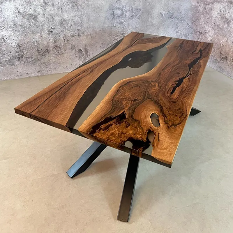 Epoxidharz Tisch aus Nussbaum | Modell Hohenstein