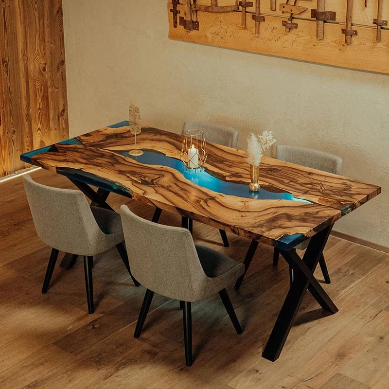 Epoxidharz Tisch aus Nussbaum | Modell Triberg