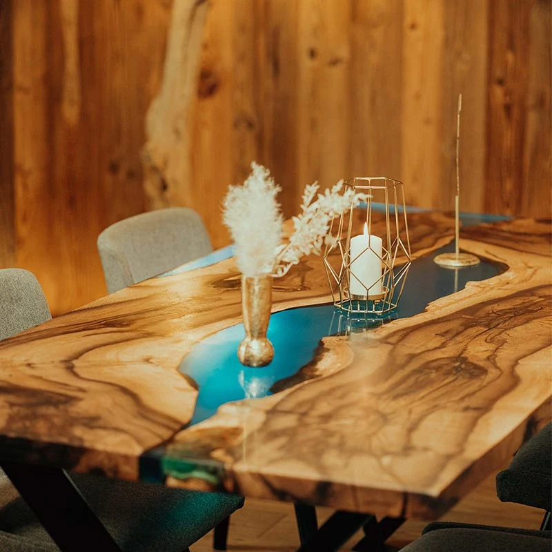 Epoxidharz Tisch aus Nussbaum | Modell Triberg