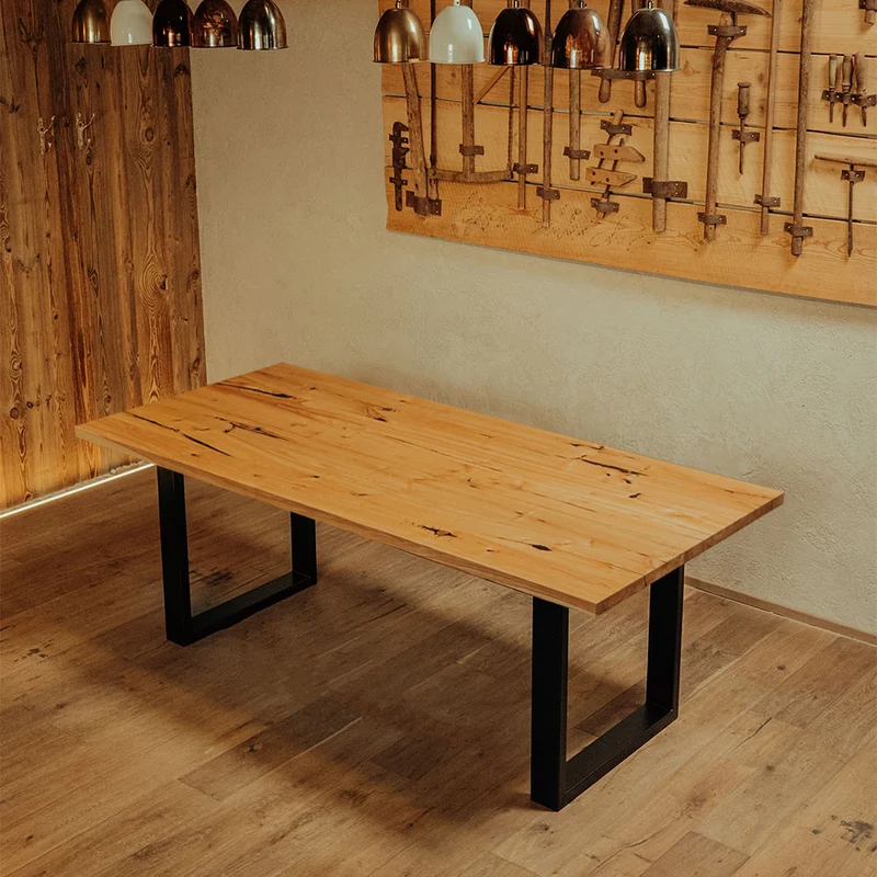 Holztisch Esche massiv mit U-Gestell | Modell Hinterzarten