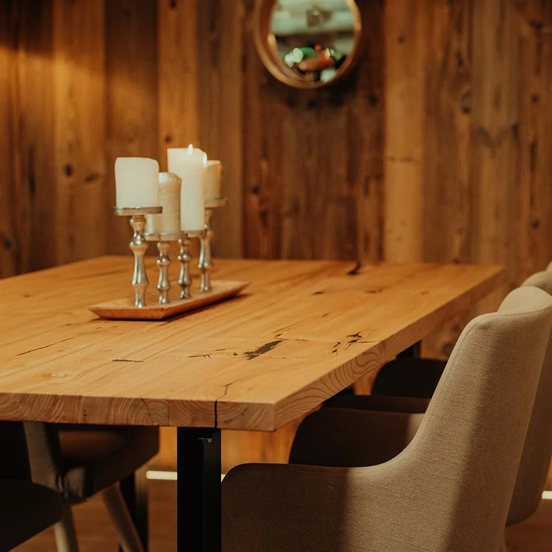Holztisch Esche massiv mit U-Gestell | Modell Hinterzarten