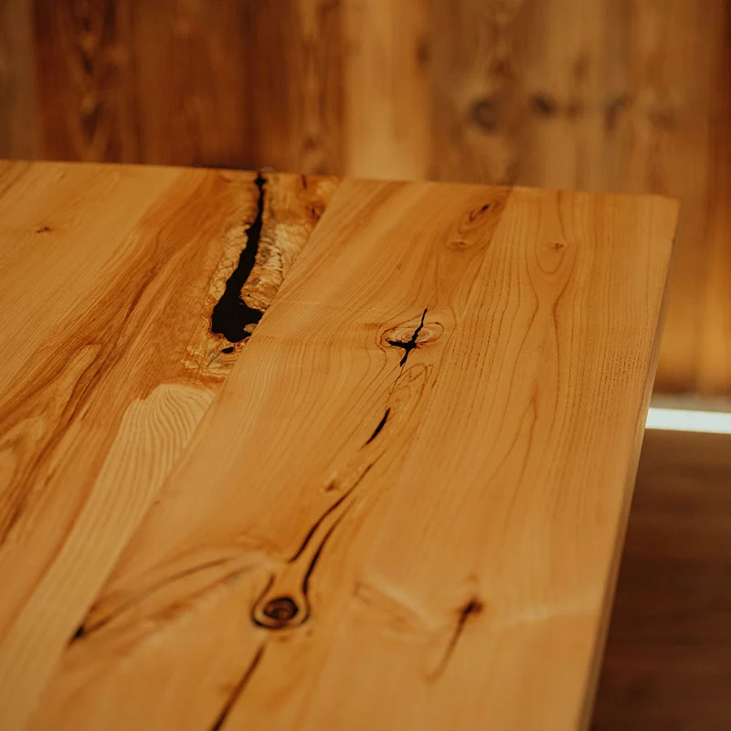 Holztisch Esche massiv mit U-Gestell | Modell Hinterzarten