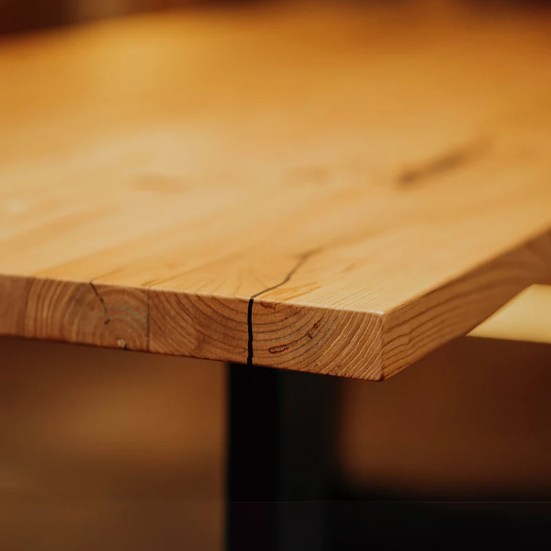 Holztisch Esche massiv mit U-Gestell | Modell Hinterzarten