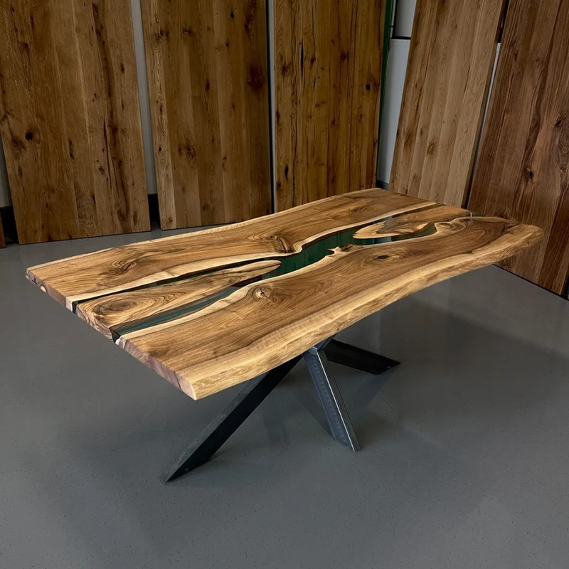 Epoxidharz Tisch aus Nussbaum in waldgrün | Modell Adria Nussbaum