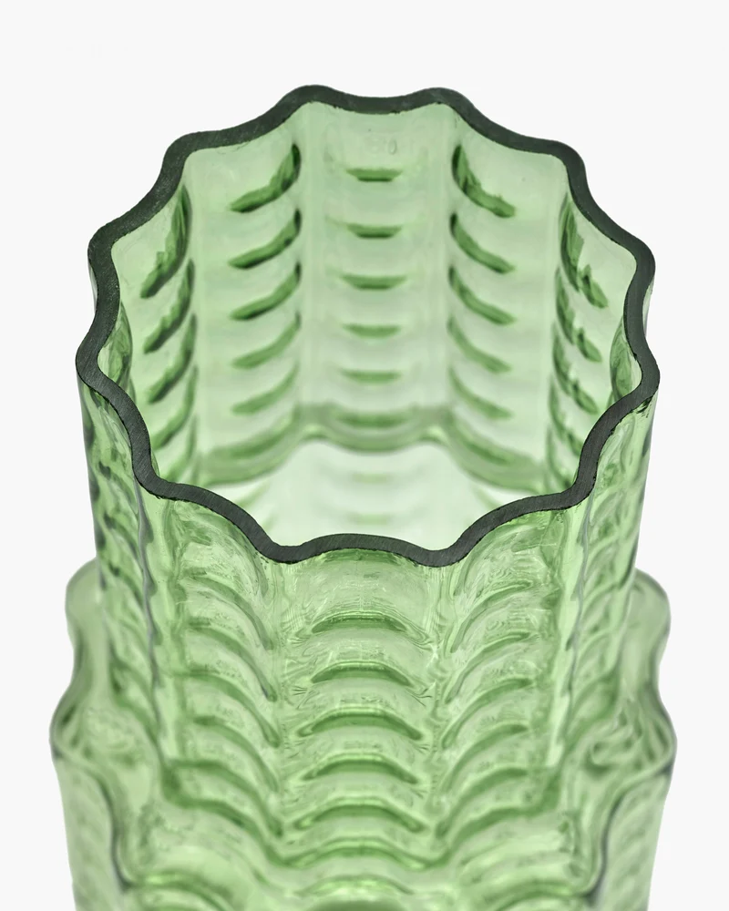Vase 05 green transparent Waves