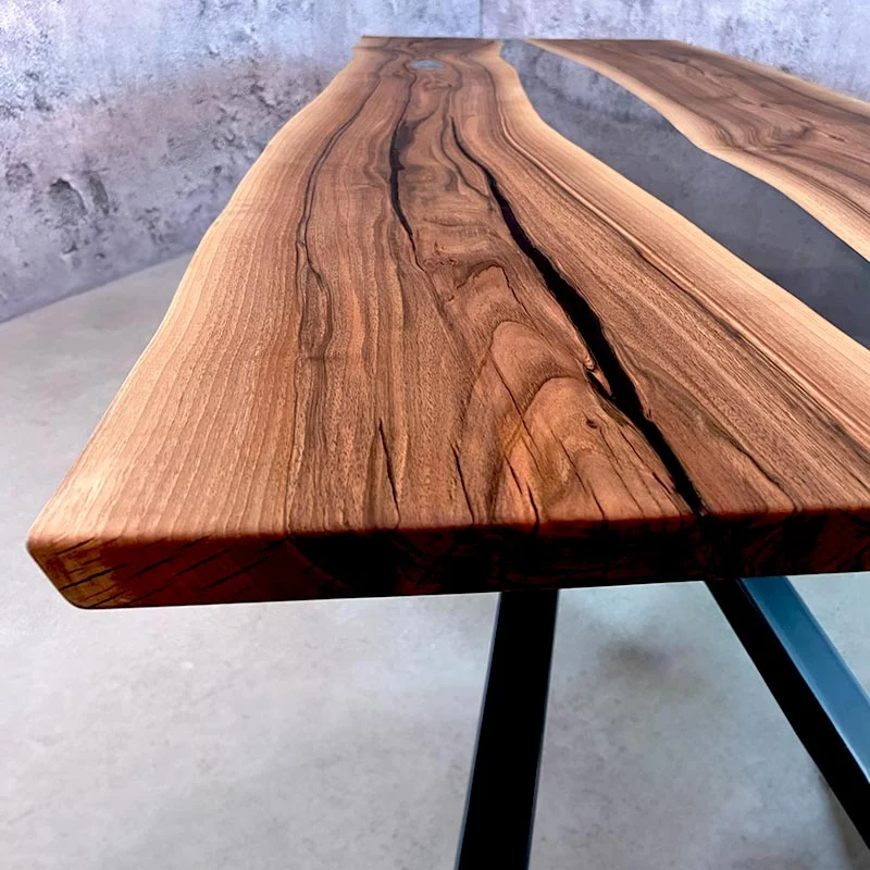 River Table aus Nussbaum | Modell Lermoos