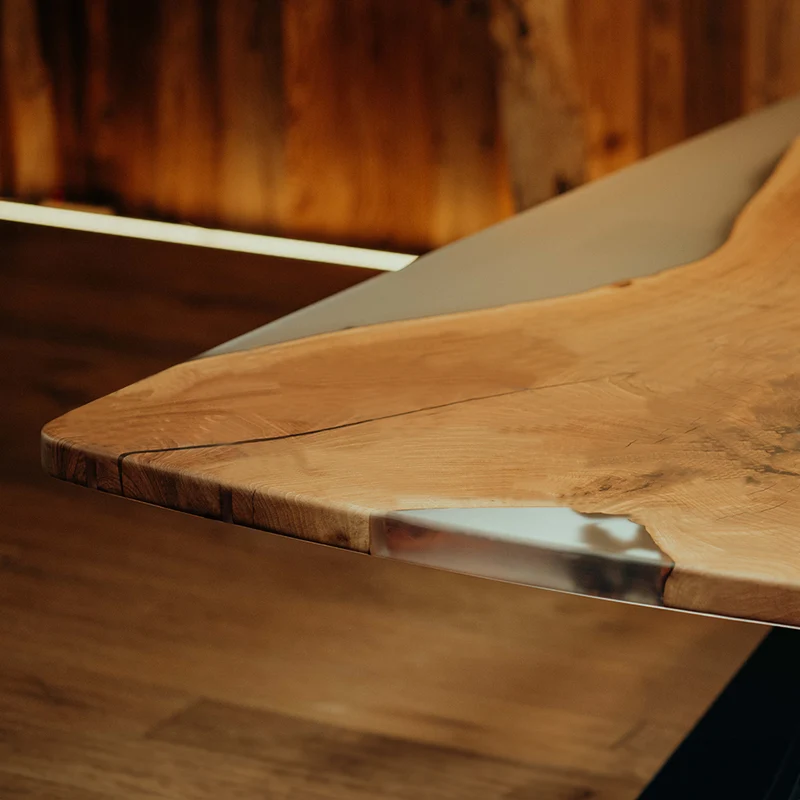 Epoxidharz Tisch aus Nussbaum | Modell Klippeneck