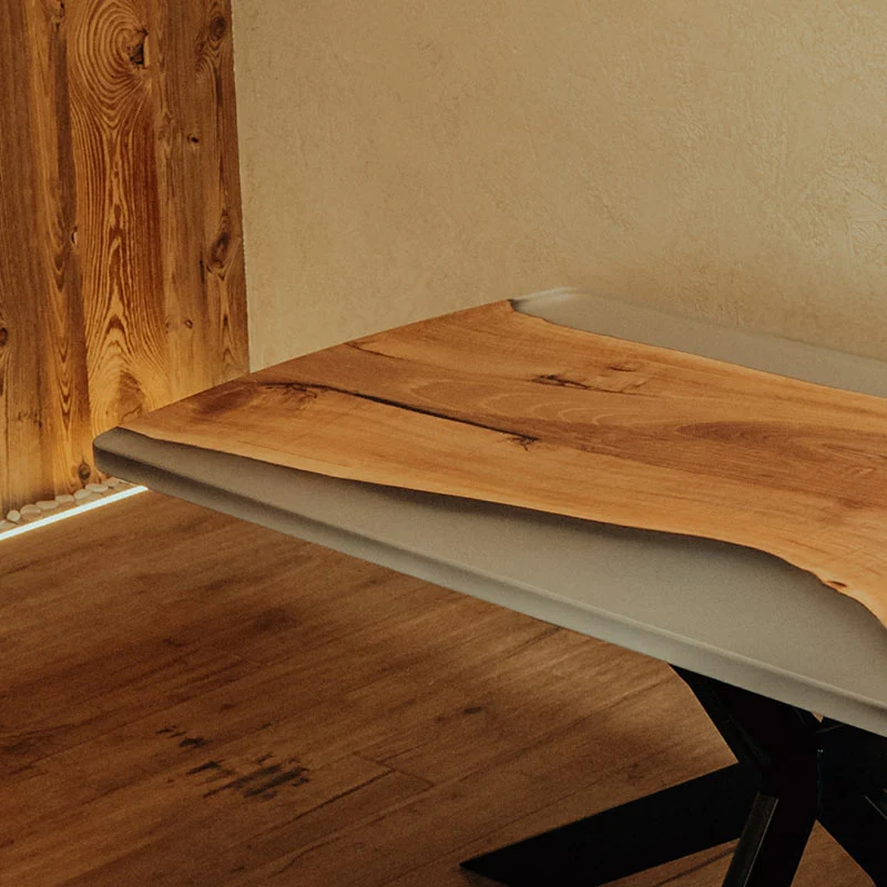 Epoxidharz Tisch aus Nussbaum | Modell Klippeneck