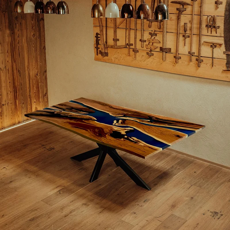Epoxidharz Tisch aus Nussbaum in blau | Modell Adria Nussbaum