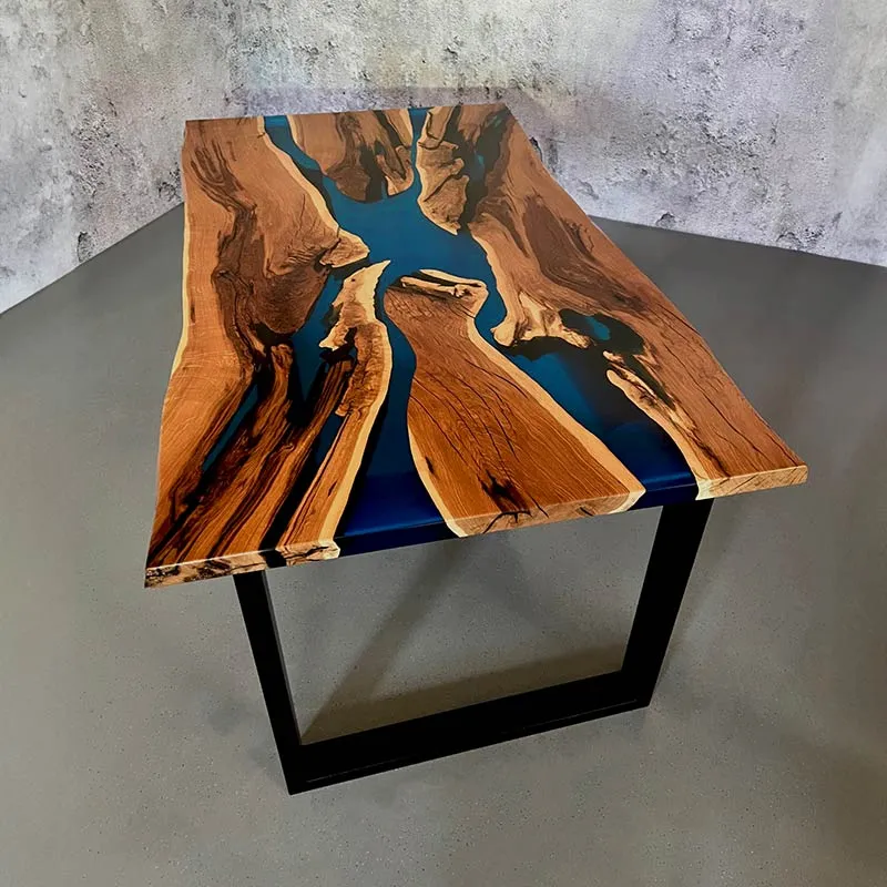 Epoxidharz Tisch aus Nussbaum in blau | Modell Adria Nussbaum