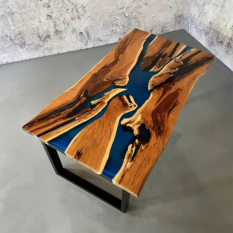 Epoxidharz Tisch aus Nussbaum in blau | Modell Adria Nussbaum