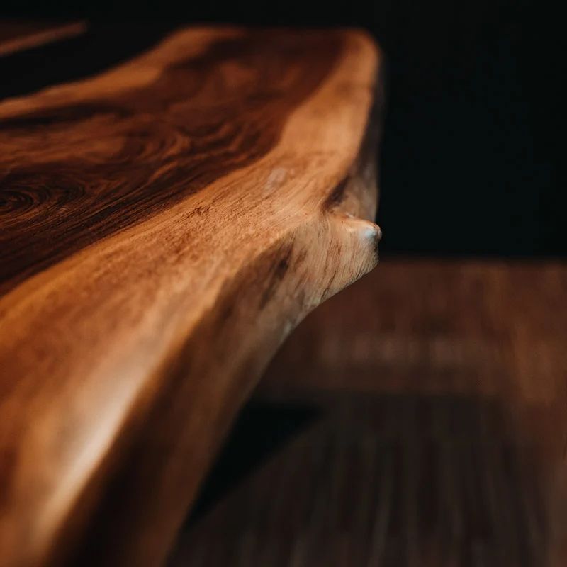 Epoxidharz Tisch aus Nussbaum | Modell Schwarzwälder Kirsch