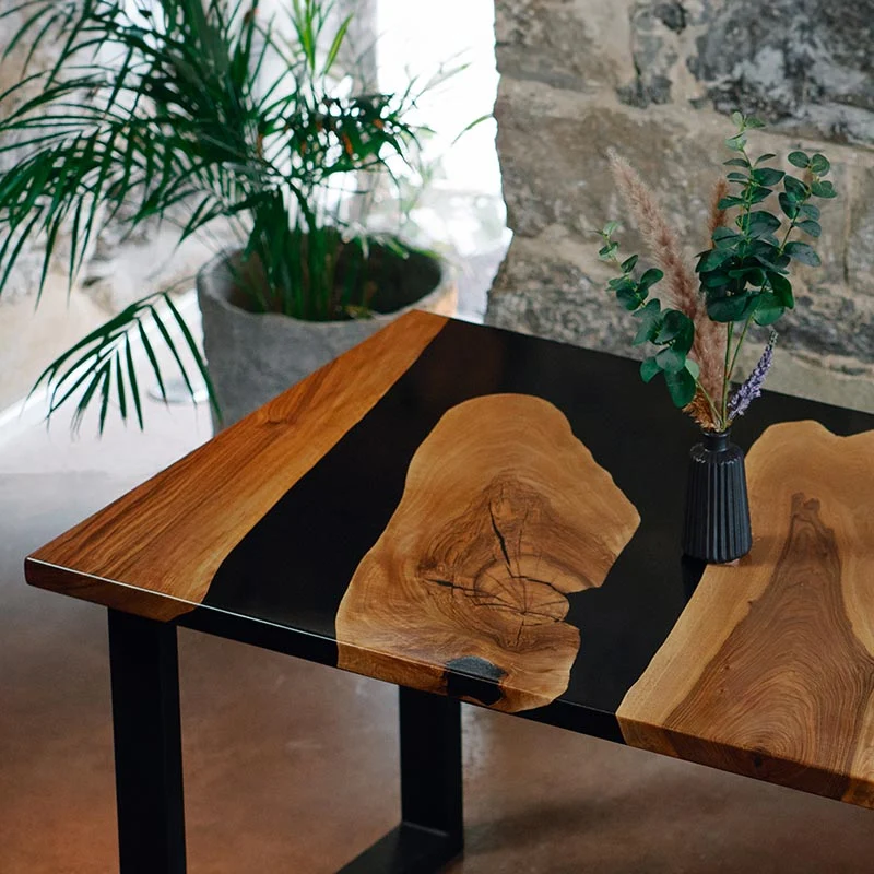 Epoxidharz Tisch aus Nussbaum | Modell Noyer
