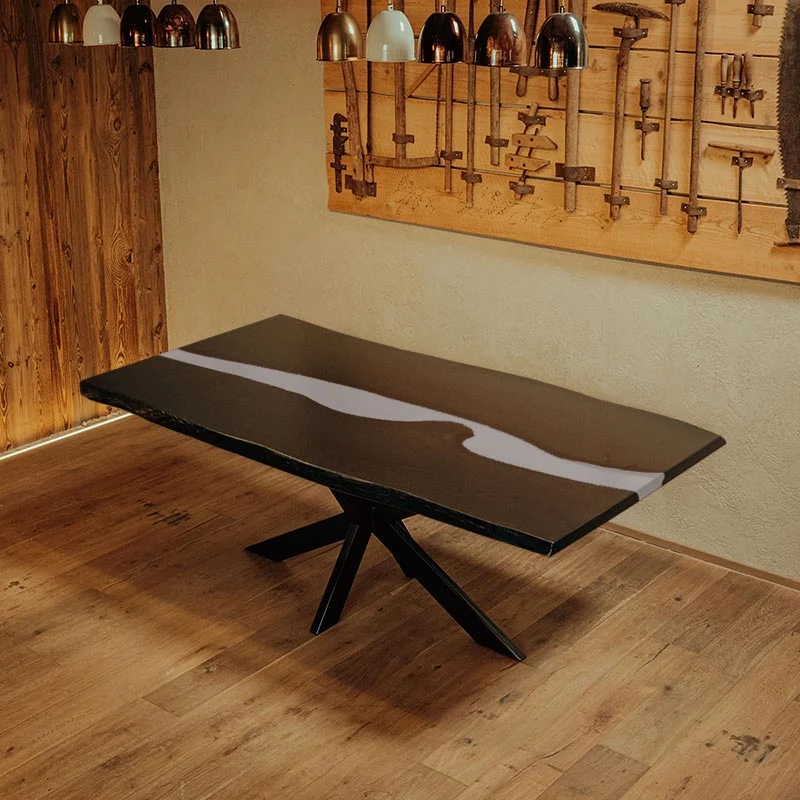 Epoxidharz Tisch aus schwarzer Eiche | Modell Blackforest