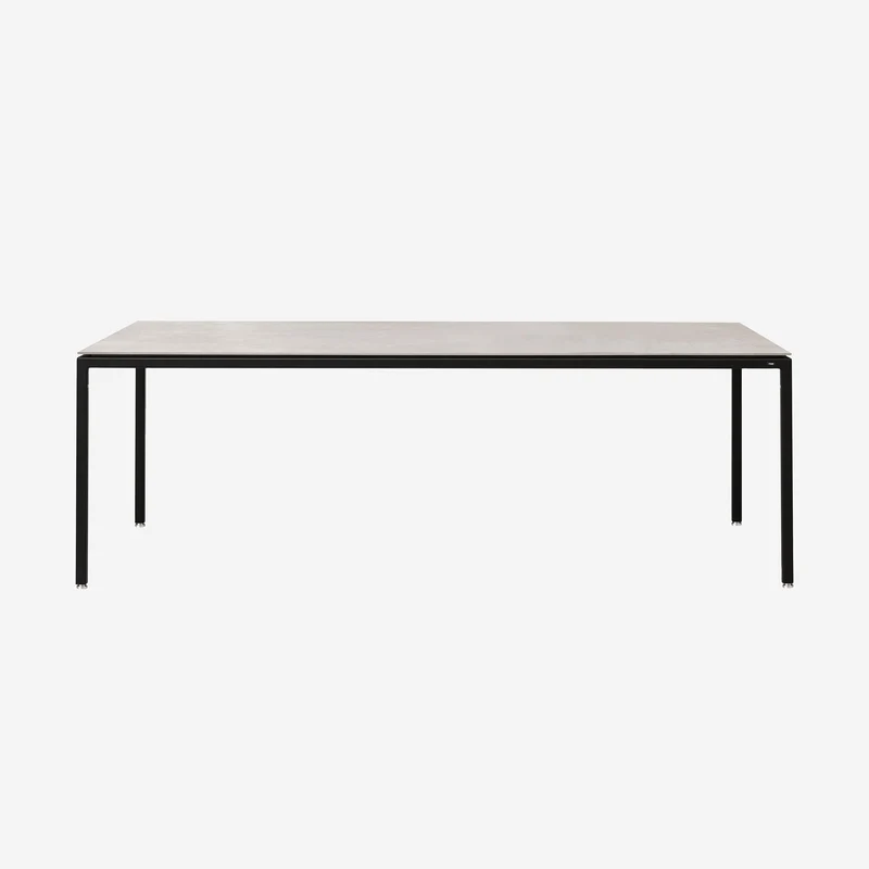 Tisch, medium