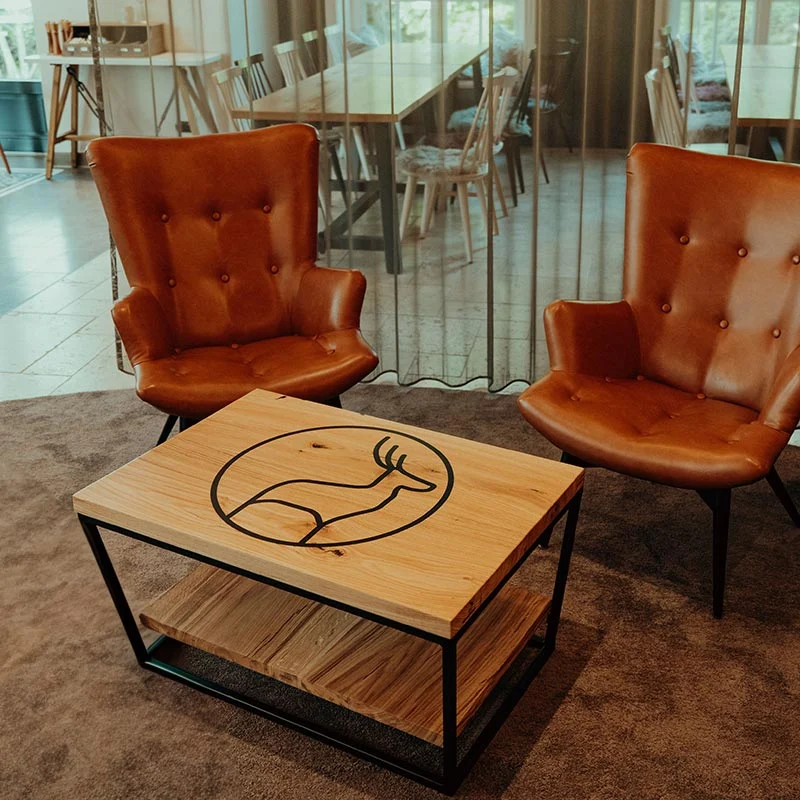 Couchtisch Eiche mit Logo | Dein Logo - Dein Massivholztisch