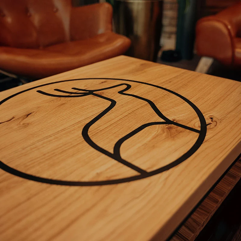 Couchtisch Eiche mit Logo | Dein Logo - Dein Massivholztisch