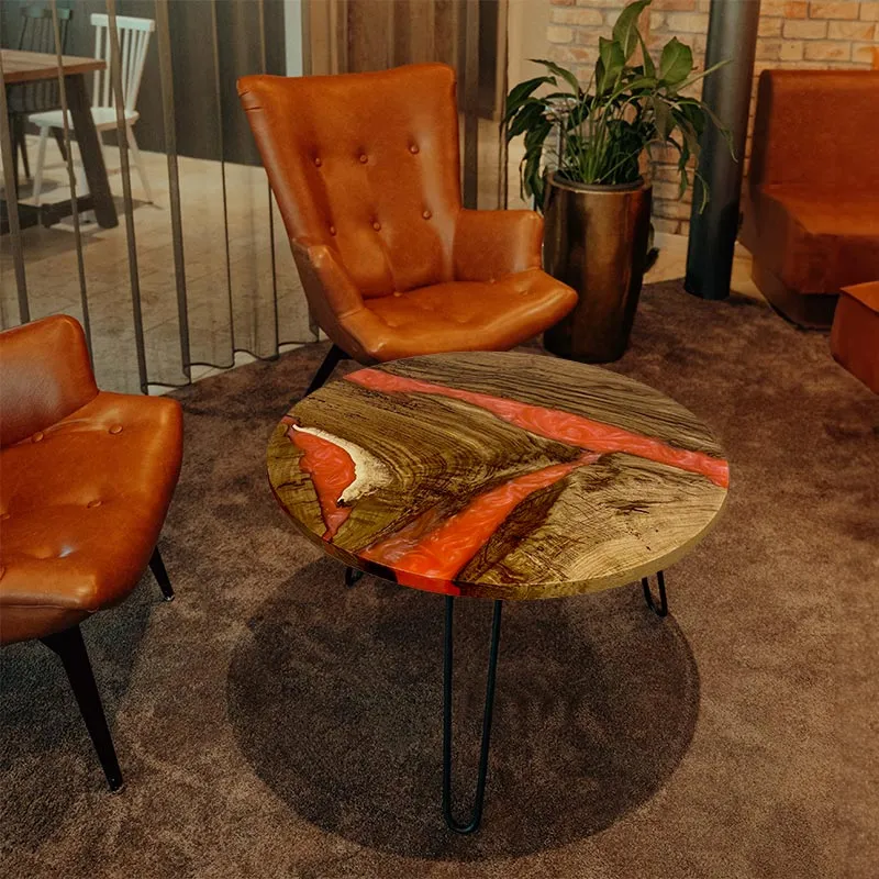 Couchtisch rund aus Nussbaum mit Epoxidharz lava | Modell Hegauvulkan