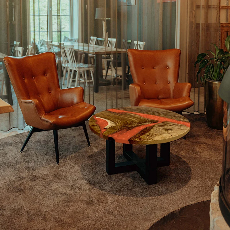 Couchtisch rund aus Nussbaum mit Epoxidharz lava | Modell Hegauvulkan