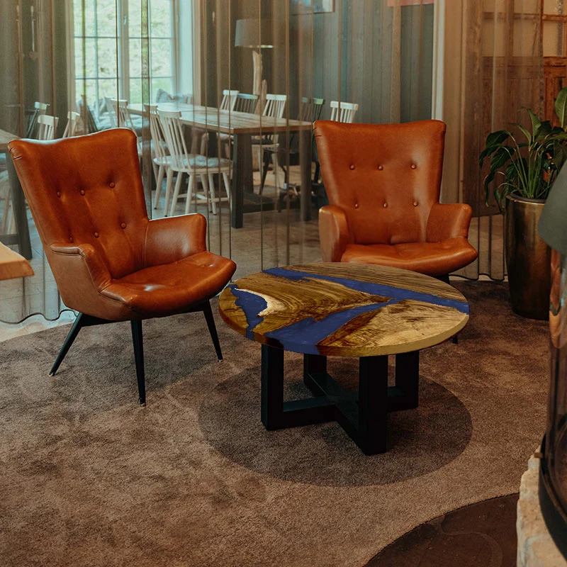 Couchtisch rund aus Nussbaum mit Epoxidharz blau | Modell Hegauvulkan