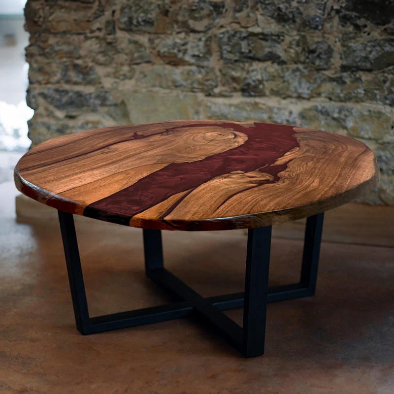 Couchtisch rund mit Naturkanten aus Nussbaum & Epoxidharz rot | Modell Titisee