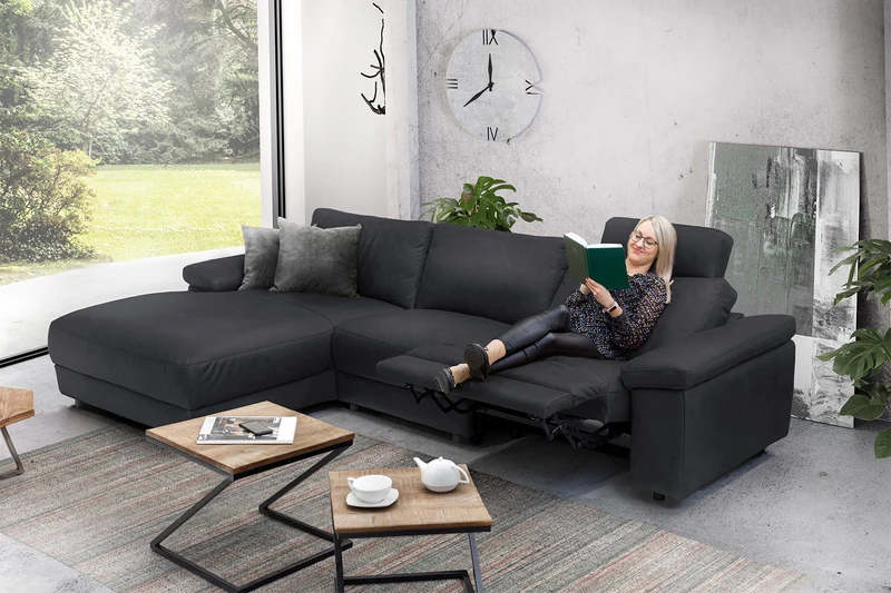 KAWOLA Sofa LOLA Ecksofa Stoff schwarz mit motorischer Relaxfunktion