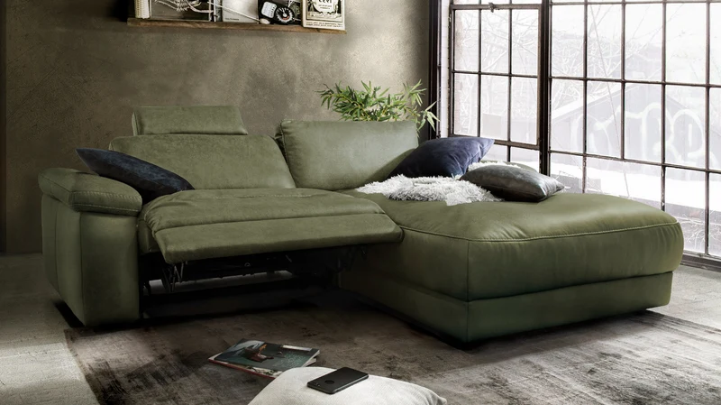 KAWOLA Sofa LOLA Ecksofa Stoff moosgrün mit motorischer Relaxfunktion