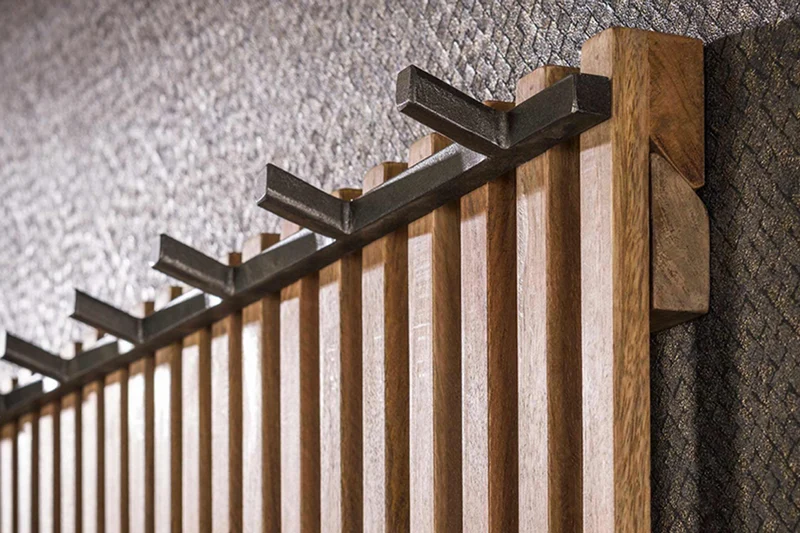 KAWOLA Garderobe JACINTA Mangoholz Metall 13 Haken braun