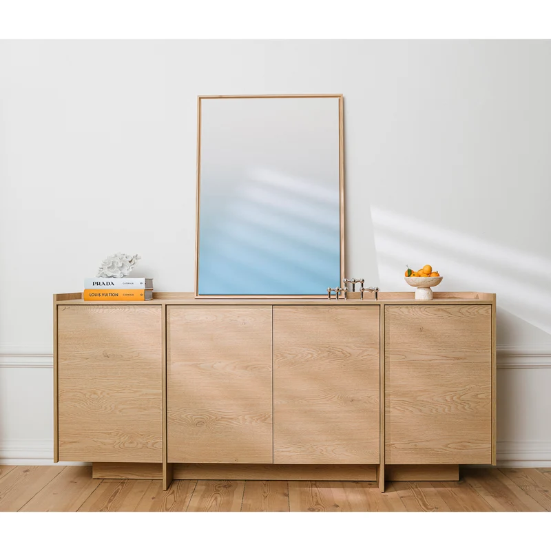 Akari Geräumige Design-Kommode mit 4 Türen und Push-to-Open-System