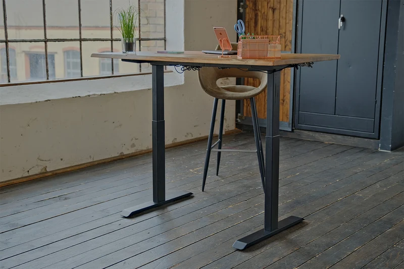 KAWOLA Schreibtisch LORA elektrisch höhenverstellbarer Schreibtisch 140x85cm mit Baumkante massiv