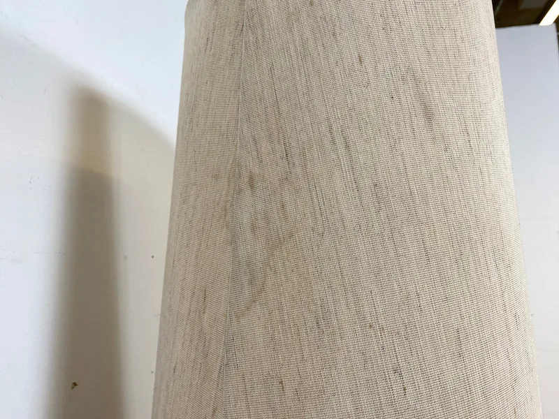 Kultige große Mid-Century Bodenlampe / Tischlampe mit kunstvollem Keramik Lampenfuß & textilem Lampenschirm mit floral bestickter Borte