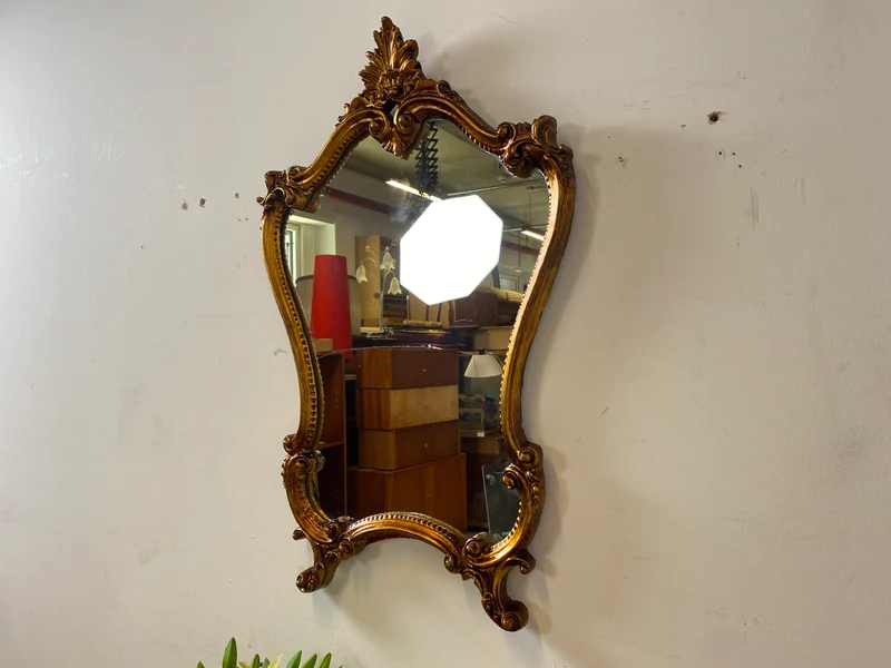 Wunderschöner großer Vintage Wandspiegel im antiken Stil mit goldenem Akanthusblatt Rahmen aus Stuck