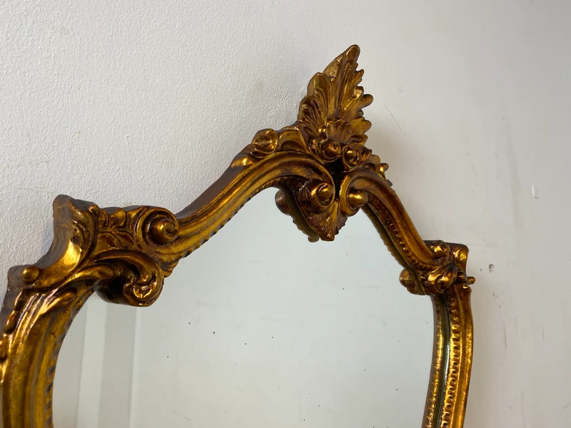 Wunderschöner großer Vintage Wandspiegel im antiken Stil mit goldenem Akanthusblatt Rahmen aus Stuck