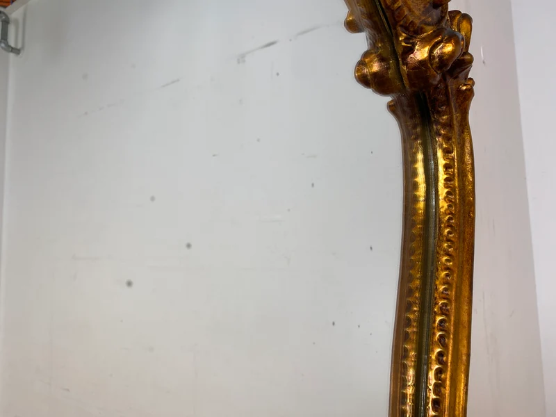 Wunderschöner großer Vintage Wandspiegel im antiken Stil mit goldenem Akanthusblatt Rahmen aus Stuck