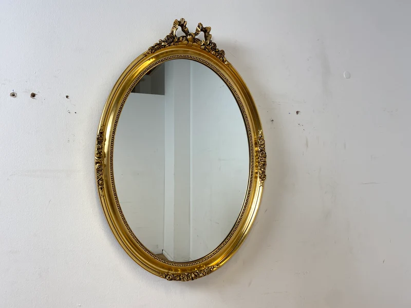 Eleganter großer ovaler Vintage Wandspiegel im antiken Stil mit goldenem Holz Rahmen mit Stuck Dekoration