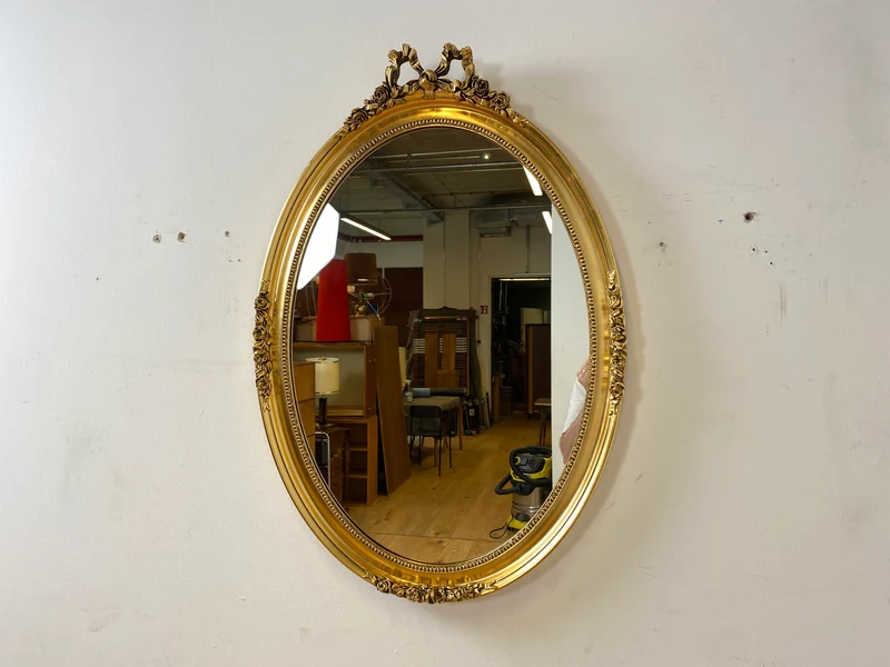 Eleganter großer ovaler Vintage Wandspiegel im antiken Stil mit goldenem Holz Rahmen mit Stuck Dekoration