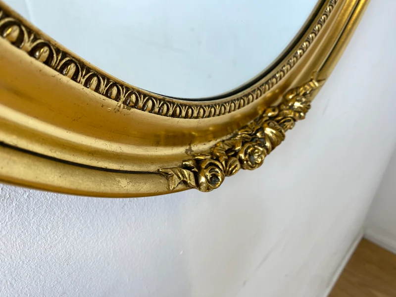 Eleganter großer ovaler Vintage Wandspiegel im antiken Stil mit goldenem Holz Rahmen mit Stuck Dekoration