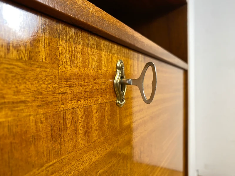 Sehr schöner aufklappbarer Mid-Century Schreibschrank I Sekretär Schreibkommode Schreibtisch Bücherschrank Regal Highboard Kommode Sideboard 60er 70er VEB Vintage I