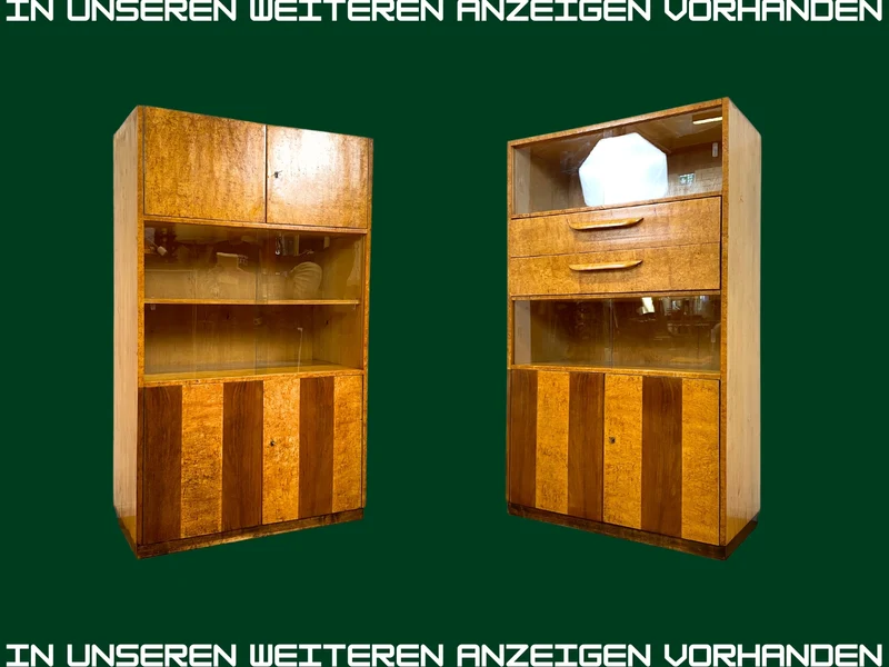 Stilvolle 50er Jahre Vitrine aus vollem Holz in Maserbirke