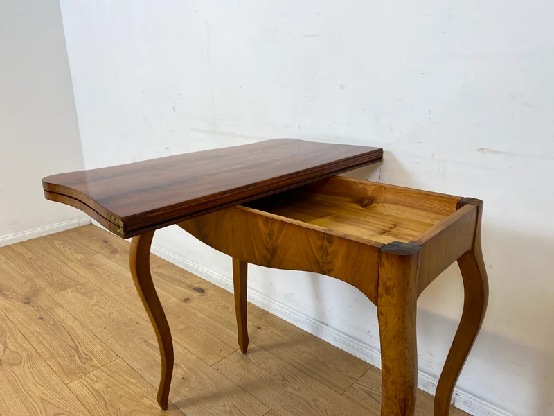 Eleganter aufklappbarer antiker Spieletisch in edlem Walnuss I Tisch Konsolentisch Konsole Esstisch Küchentisch Spieltisch Schreibtisch Jugendstil Chippendale Vintage I