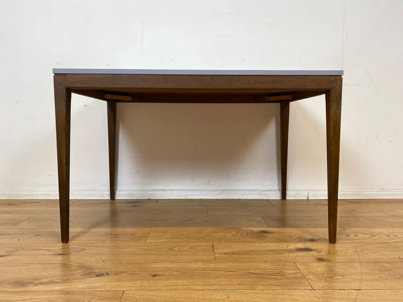 Stilvoller und sehr gut erhaltener Mid-Century Esstisch mit pflegeleichter Resopal Tischplatte I Tisch Esszimmertisch Küchentisch Kitchen Dining Table Vintage Retro 60er 70er I
