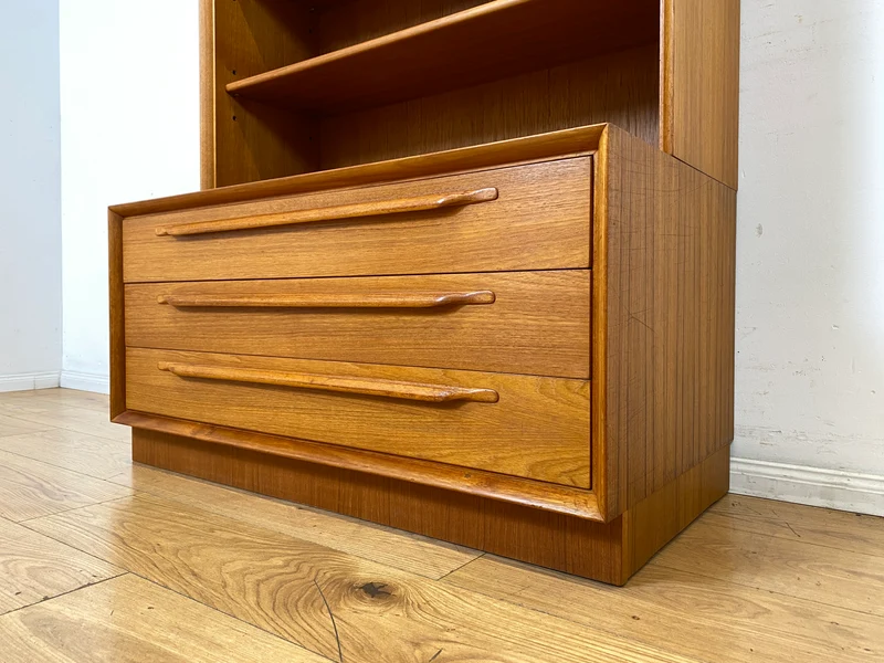 Hochwertiger Vintage Bücherschrank von Strobeck in skandinavischem Still mit Schubladen I Teakholz I Regal Bücherregal Holzregal Danish Design Mid-Century Vintage Teak I