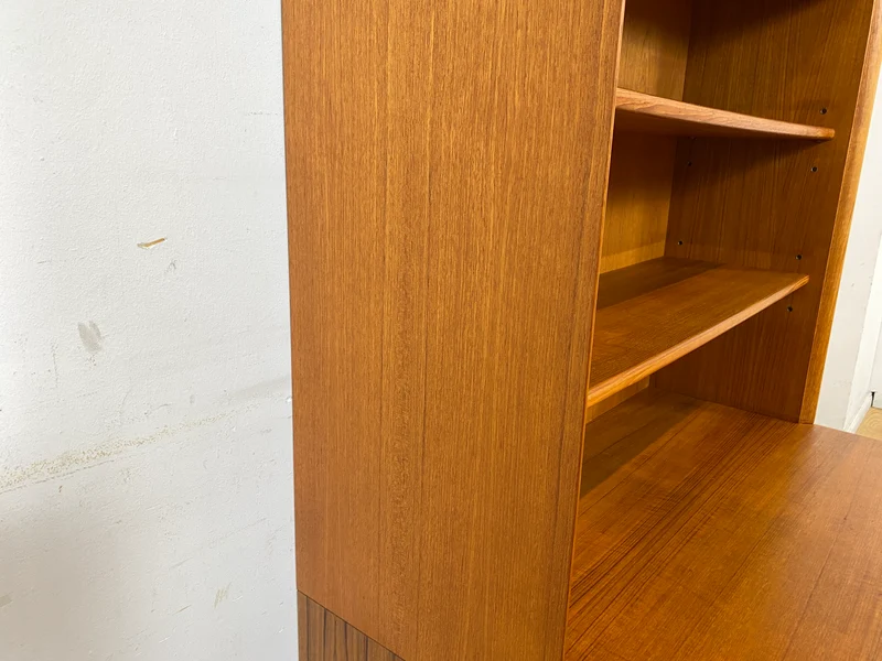 Hochwertiger Vintage Bücherschrank von Strobeck in skandinavischem Still mit Schubladen I Teakholz I Regal Bücherregal Holzregal Danish Design Mid-Century Vintage Teak I