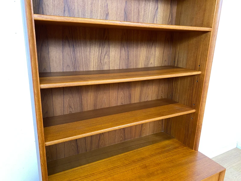 Hochwertiger Vintage Bücherschrank von Strobeck in skandinavischem Stil I Teakholz I Regal Bücherregal Holzregal Kommode Danish Design Mid-Century Vintage Teak 70er I