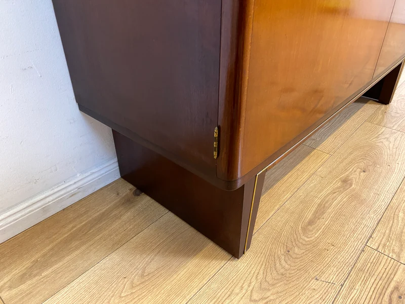 Hochwertiges 50er Jahre Sideboard mit Schubladen & Messingbeschlag I Vollholz I Kommode Schrank Anrichte Wäschekommode TV Lowboard Art Deco Mid-Century Rockabilly Vintage I